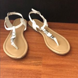 Size 9 White Vera Wang sandals